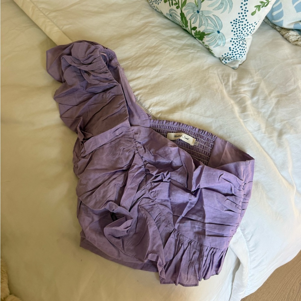 Size Small Ruffle shoulder top - Picture 2 of 5